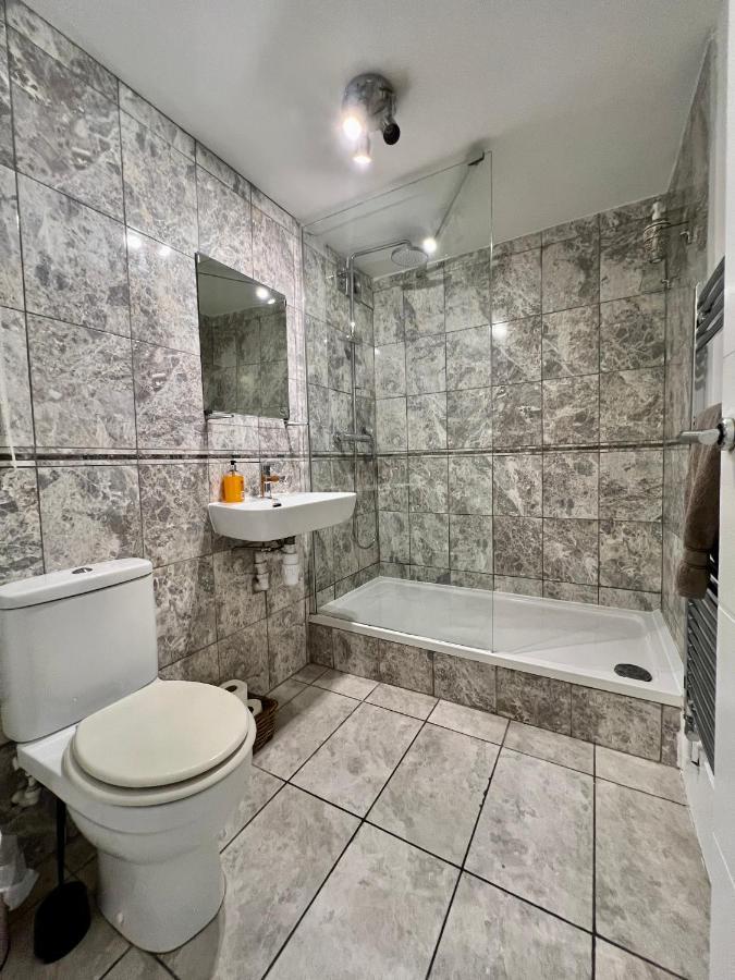 Great 2 Bedrooms Apartment 15 Mins From The Centre Londen Buitenkant foto